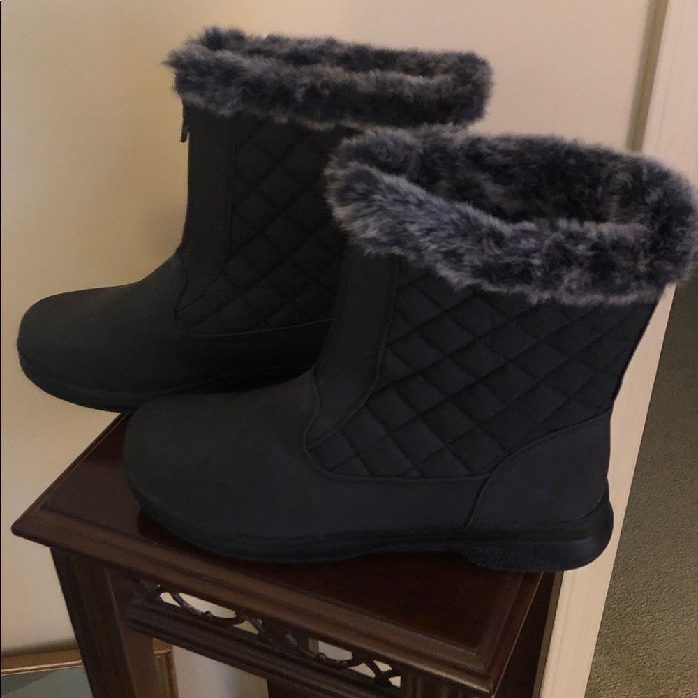 Athletech Black Quilted Winter Boots with Fur Trim